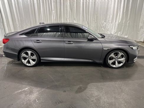 Used 2018 Honda Accord Touring image 2
