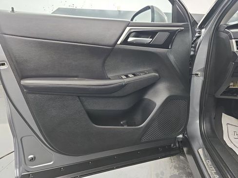 Used 2024 Mitsubishi Outlander SE image 25