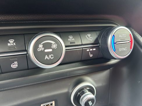 Used 2022 Alfa Romeo Stelvio Sprint image 37