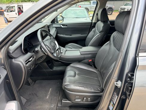 Used 2023 Hyundai Palisade Limited FWD image 11