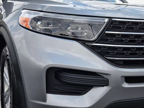 Used 2023 Ford Explorer XLT RWD image 2