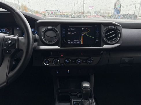 Used 2017 Toyota Tacoma TRD Sport image 25