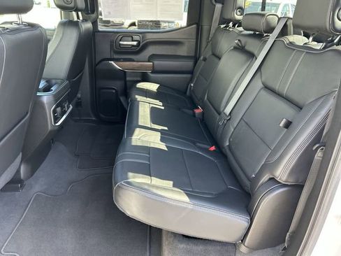 Used 2022 Chevrolet Silverado 1500 High Country w/ Technology Package image 16