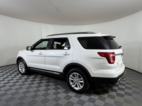 Used 2016 Ford Explorer XLT w/ Equipment Group 202A image 3