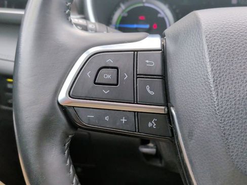 Used 2021 Toyota Highlander XLE FWD image 19