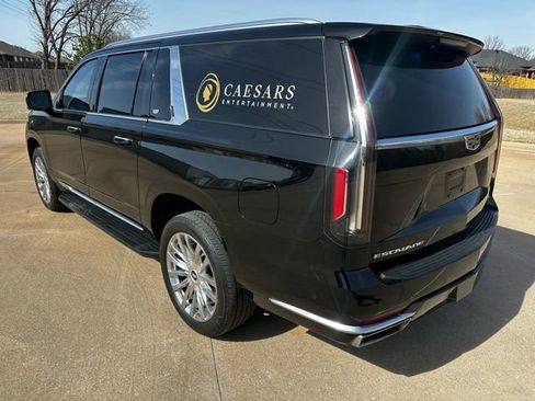 Used 2023 Cadillac Escalade ESV Premium Luxury image 3