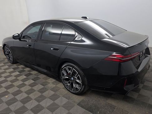 Used 2025 BMW 530i w/ M Sport Package RWD image 3