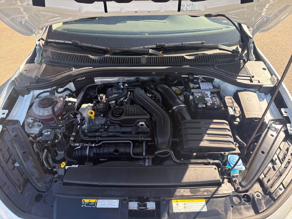 Certified 2025 Volkswagen Jetta SE FWD image 32