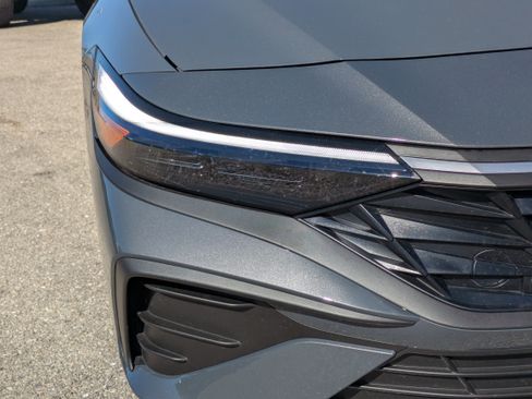 Used 2025 Hyundai Elantra Sport image 10