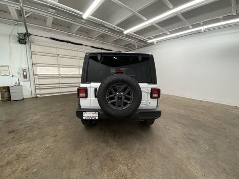 Used 2025 Jeep Wrangler Unlimited Sport AWD/4WD image 5