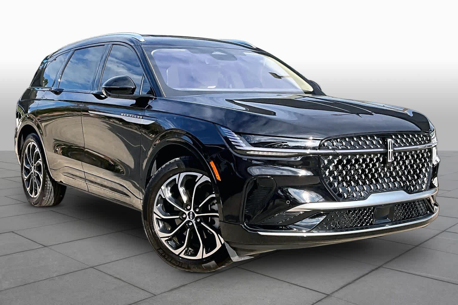 Used 2025 Lincoln Nautilus Reserve AWD/4WD image 3