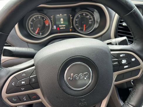 Used 2017 Jeep Cherokee Latitude w/ Comfort/Convenience Group FWD image 15