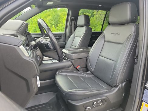 Used 2021 GMC Yukon XL Denali w/ Denali Premium Package AWD/4WD image 14