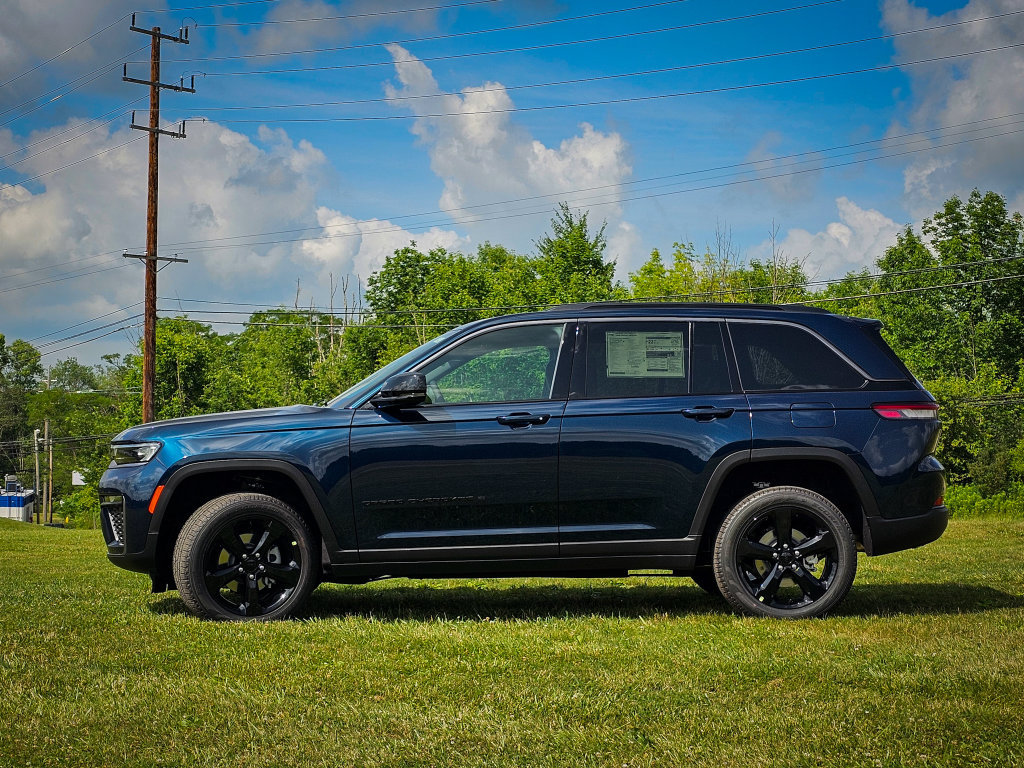 New 2026 Jeep Grand Cherokee Limited w/ Limited Altitude Package AWD/4WD image 6