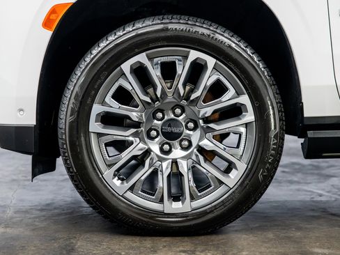 Used 2023 GMC Yukon XL Denali Ultimate image 11