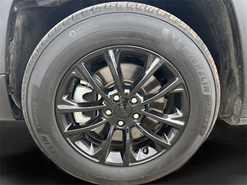 Used 2023 Jeep Cherokee Altitude Lux image 11