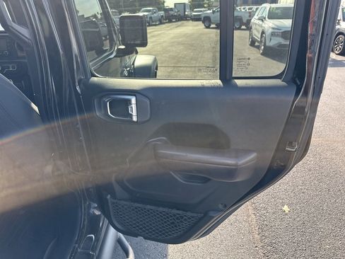 Used 2018 Jeep Wrangler Unlimited Sport S image 16