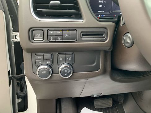 Used 2023 GMC Yukon SLT w/ SLT Luxury Package image 15