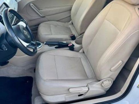 Used 2013 Volkswagen Beetle 2.5 image 4