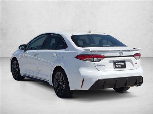 Used 2025 Toyota Corolla SE w/ SE Premium Package FWD image 8