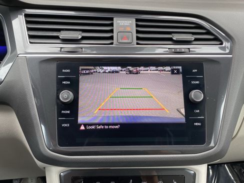 Certified 2022 Volkswagen Tiguan SE FWD image 4