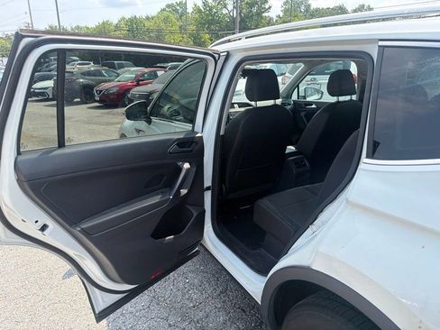 Used 2018 Volkswagen Tiguan SE AWD/4WD image 8