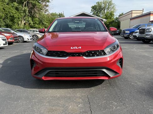 Used 2023 Kia Forte LXS w/ LXS Technology Package FWD image 8