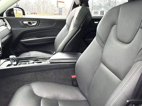 Certified 2025 Volvo XC60 B5 Plus image 24