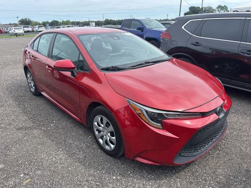 Used 2021 Toyota Corolla LE FWD image 2