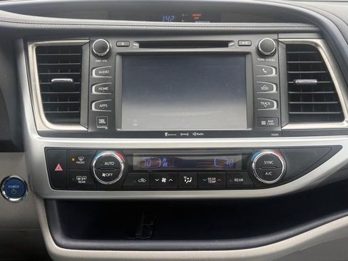 Used 2019 Toyota Highlander Limited Platinum AWD/4WD image 23