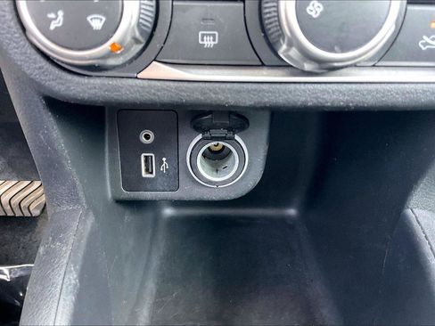 Used 2020 Nissan Kicks S image 31