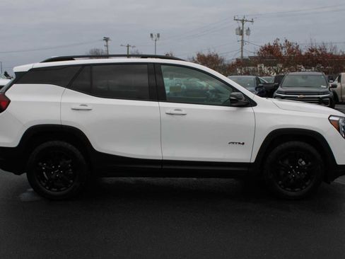 Used 2022 GMC Terrain AT4 image 8