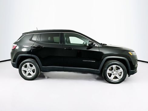 Used 2024 Jeep Compass Latitude image 10