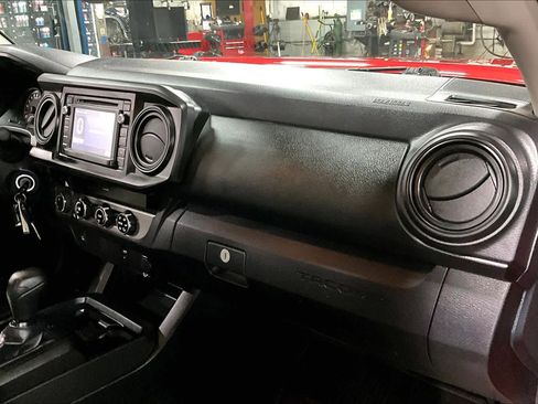 Used 2018 Toyota Tacoma SR w/ SR Convenience Package image 17