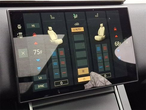 Used 2025 Land Rover Range Rover Velar Dynamic SE image 17