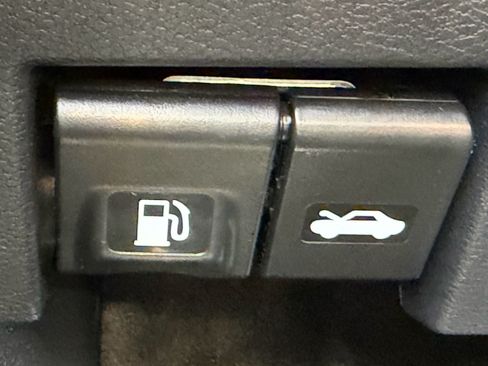Certified 2025 Nissan Versa SV FWD image 23