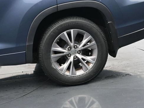 Used 2015 Toyota Highlander XLE FWD image 13