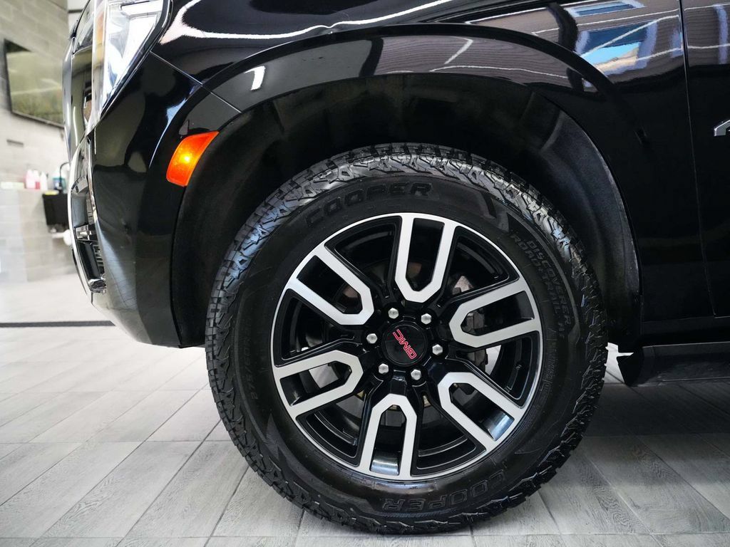 Used 2023 GMC Yukon AT4 AWD/4WD image 9
