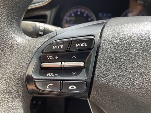 Used 2020 Hyundai Elantra SE FWD image 18