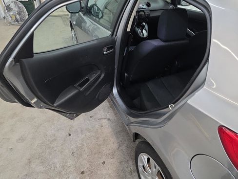 Used 2014 MAZDA MAZDA2 Sport image 32