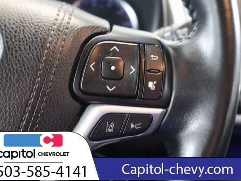 Used 2018 Toyota Highlander SE image 20