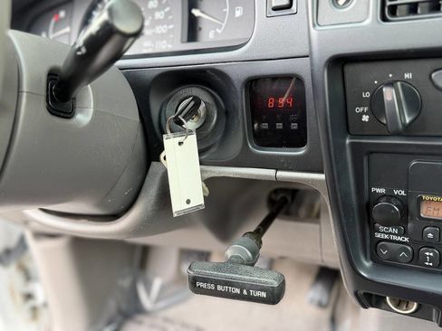 Used 2004 Toyota Tacoma 2WD Regular Cab image 17