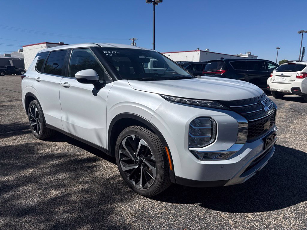 Used 2024 Mitsubishi Outlander SE FWD image 1