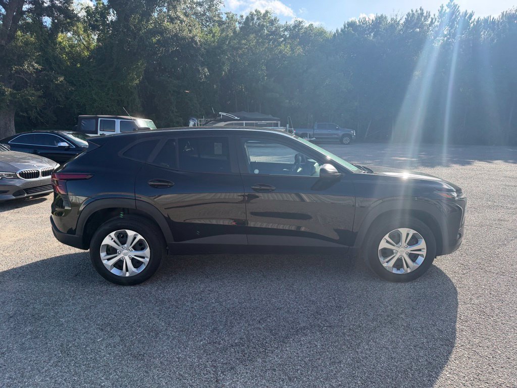 Used 2026 Chevrolet Trax LS FWD image 8