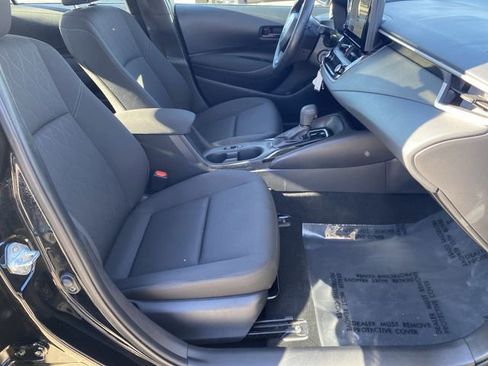 Used 2025 Toyota Corolla LE image 25