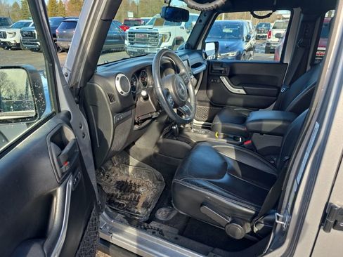 Used 2014 Jeep Wrangler Unlimited Rubicon w/ Dual Top Group image 10