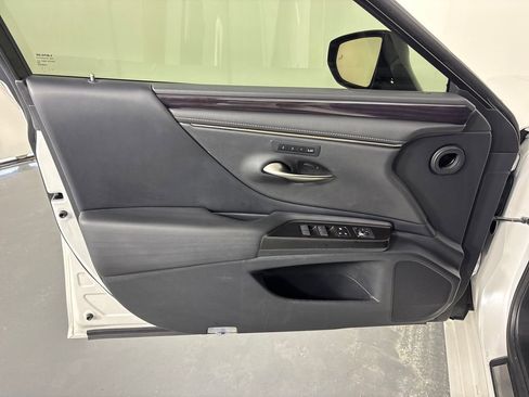 Used 2019 Lexus ES 350 Luxury w/ Accessory Package 2 image 29