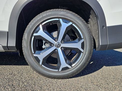 New 2026 Volkswagen Tiguan SE image 7