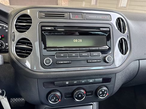 Used 2013 Volkswagen Tiguan S image 19