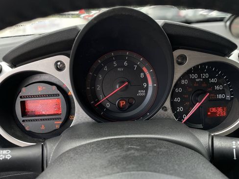 Used 2015 Nissan 370Z Coupe RWD image 16